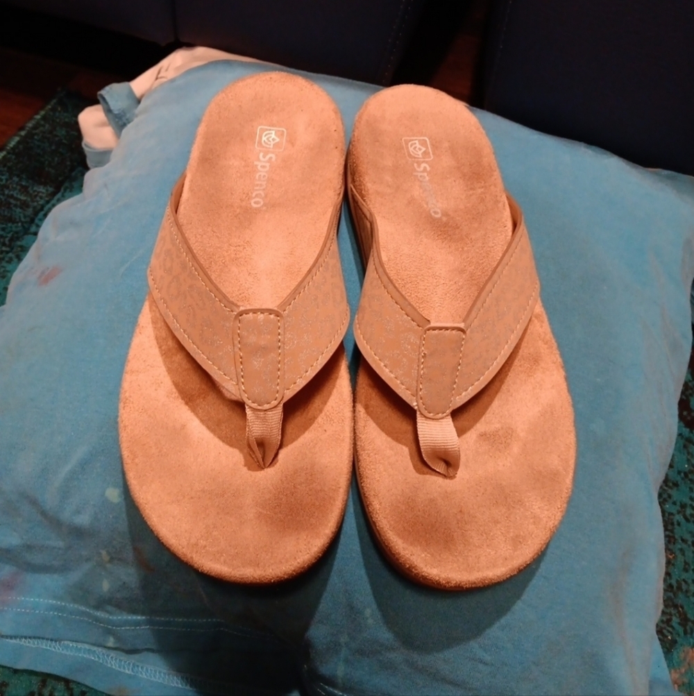 Spenco Womens Hampton Suede Camel Tan Silver Leopard Thong Comfort Sandals Sz8b